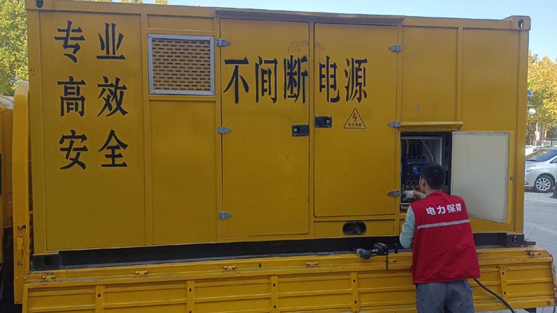 钦州柴油发电机组和UPS电源配合使用时，如何避免切换过程中的电力中断？